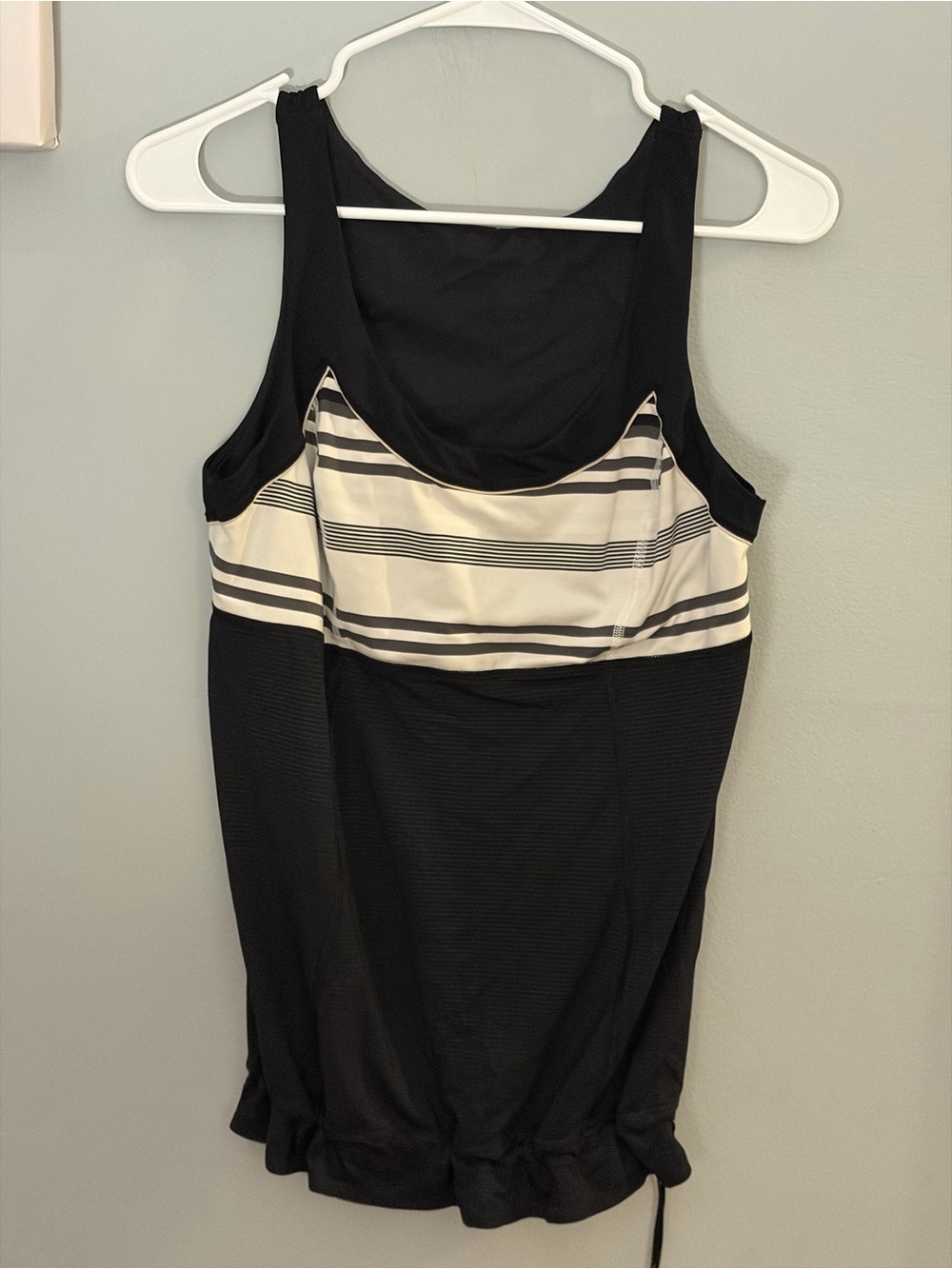 Lululemon Black Striped Athletic Tank Top No Size Dot-see measurements